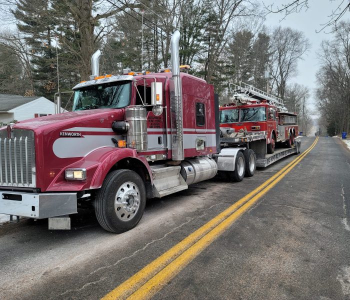 Transporting a 1987 Pierce E-2570 telesquirt ladder fire truck 8V92 Transporting a 1987 Pierce E-2570 telesquirt ladder fire truck 8V92