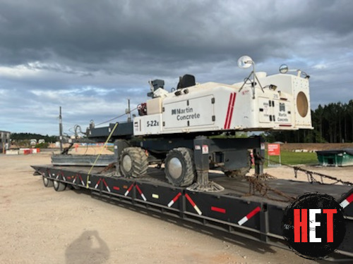 Laser screed transported on trailer